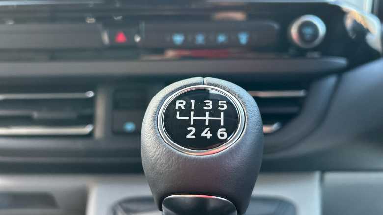 Ford Tourneo Custom 320 L1 Diesel Fwd 2.0 EcoBlue 136ps H1 Titanium 8 seater Auto